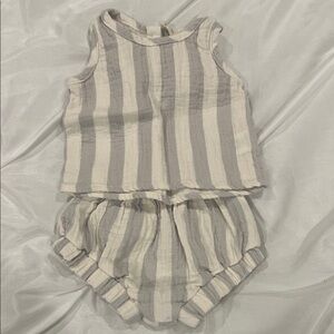 Quincy Mae Gray and Cream Striped Set Size 3-6 months